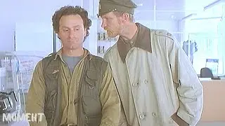 Лева и Кузьмич едут  в магазин за хлебушком (7 - 22). Особенности национальной рыбалки (1998)