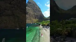 The most famous beach in St Lucia, its called📍Sugar Beach