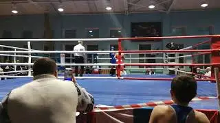 Последний раунд одного из боёв. Чемпионат и первенство Владимирской области по боксу.