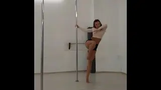 Routine of spins & waves pole dance flow