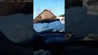 Снежные сугробы в столице Югры