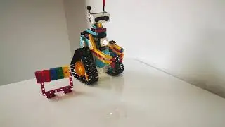 Spikey-E | LEGO SPIKE prime