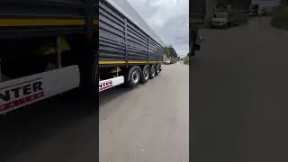 Очередной полуприцеп зерновоз уезжает
