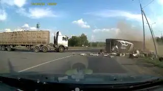 ДТП, водитель фуры не рассчитал поворот!!!