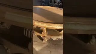 Стол журнальный из массива дуба под лаком на колёсиках