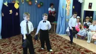 танец мальчиков со шляпами