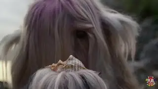 Airbnb "les inconnus n'ont rien d'étrange mettez votre logement sur Airbnb" pub 60s