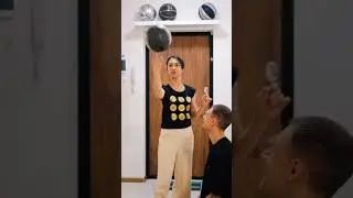 Сакура крутит мяч 🏀