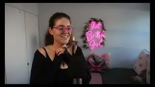 British Woman VS Australian Huntsman Spiders 🕷️🇦🇺