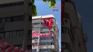 Konyalı gençler, TİP İl Örgütü'nün astığı LGBT paçavralarının üzerine büyük Türk bayrağı astı