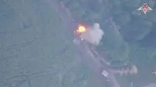 Кадры уничтожения украинской бронемашины Страйкер в Курской области.