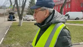VID 20230403 120539. Работник БелгородДорСтроя старается разобраться в ситуации и направляет в УКС