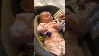 Бабушка Вита даёт Лэйле пробиотик