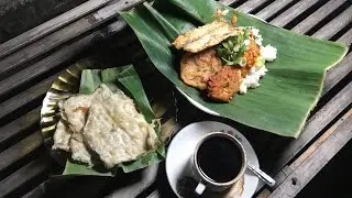 Pecel Rice Stall in a narrow alley, really popular!