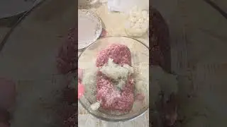 Рецепт Пельменей с начинкой из Мясного фарша и сыров мини-Моцареллы и сыра Сулугуни