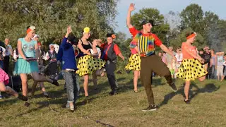 А я милого по ході впізнаю...