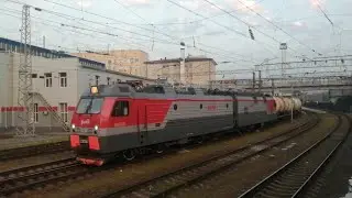 Электровоз 2ЭС5К 578 с грузовым поездом и ЭП1М 590 с поездом №483М Москва-Керчь.
