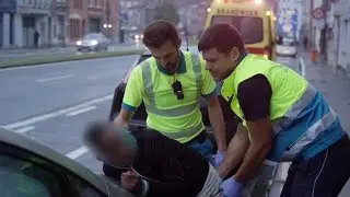 Een blote piemel? De ambulanciers maken wat mee! | Helden van Hier: Door Het Vuur | VTM