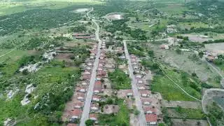 Sobrevoo em pequena comunidade em Canindé de São Francisco. Filmagem de drone