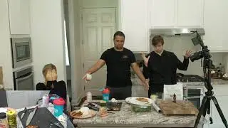 Greek being a 14yo on twitter