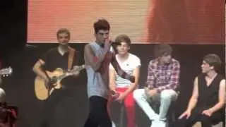 One Direction - Zayn sings 