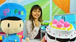 Pasta yapma oyunu. Pepee için pasta yapıyoruz