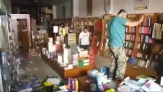 NT Mağazasına Saldırıp Yağmaladılar