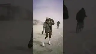 Вечеринка песчаной бури на фестивале Burning Man Кэтрин в огне 2023