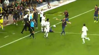 Pisotón de Mourinho a Cesc Fabregas