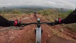 Fui conhecer o DH Tapete Branco - Muita trilha em 30km e 1k de Altimetria