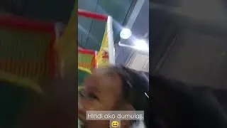 Funny Moment hindi dumulas sa slide😆