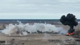 К-52 вертолёт. Белый и черный дым. Это красиво