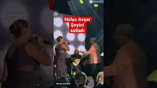 Hülya Avşar şeyini salladı. 