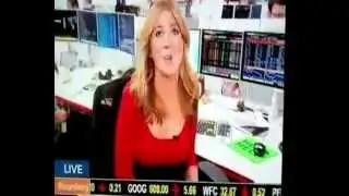 Sunucu iç çamaşırını düzeltirken yakalandı