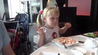 Алина кушает