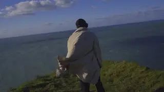 HOUDI - SOUS LE MANTEAU