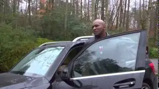 Evander Holyfield shows angry driver why road rage is a bad idea