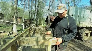 КРУПНЫЙ МЕДВЕДЬ ОЧЕНЬ ХОЧЕТ  МЕДА)). Сделали верстак, засеяли поле овсом, нашли артефакты.