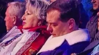 Павел Лобков о том, как кирзовый сапог разбил хрупкое стекло айпада Медведева