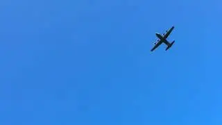 Hercules C-130 flyver MEGET lavt