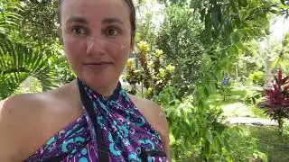 woman portrait selfie in green tropical park, afrika, kenya, holidays concept amateur