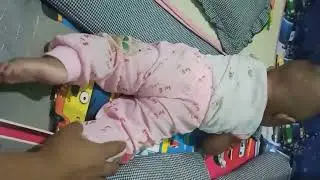 Putri belajar tengkurap