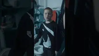 ВЫКИДЫВАЕТ ТЕЛЕФОН ДЕТДОМОВСКОГО ПАЦАНА 