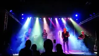 Jump - live von Backintime