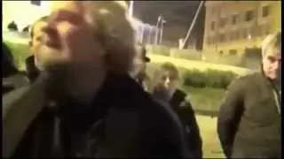 GRILLO   E' CONTRO  LA  VIOLENZA  --- NON E'  FASCISTA  COSOPOUND  VUOLE FARSI PUBBLICITA