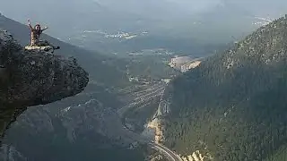 59. GÜLEK KALESİ YERİN 1650 METRE YUKARISINDA UÇURUMUN KENARINDA POZ VERMEK. MERSİN-TARSUS/TÜRKİYE