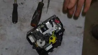 Replacement and disassembly of the lock Opel Meriva B