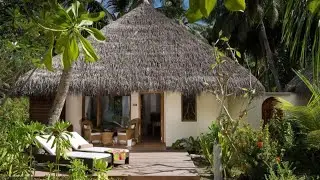 Deluxe Beach Villa Room Tour 🏝 Kuramathi Maldives 🌊 Jacuzzi time 😍