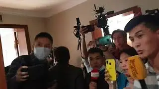 В парламенте депутат Алтынбек Сулайманов и Канатбек Керезбеков подрались
