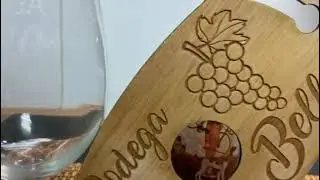 Grabado copas y madera para colocar en botella